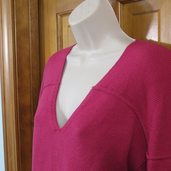 Cabi Easy Pullover Pink/Berry V-Neck Sweater Size Small - Picture 3 of 9